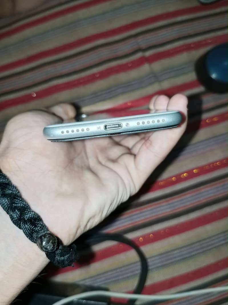 Apple iPhone SE 0