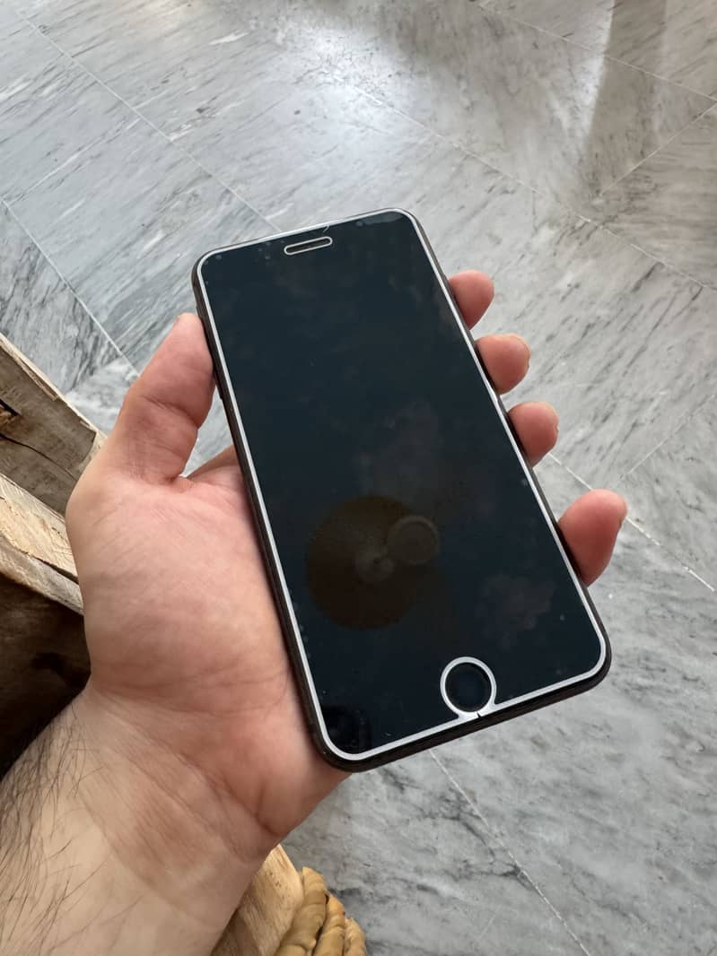 Apple iPhone 8 Plus 1