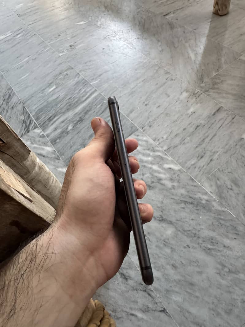 Apple iPhone 8 Plus 2