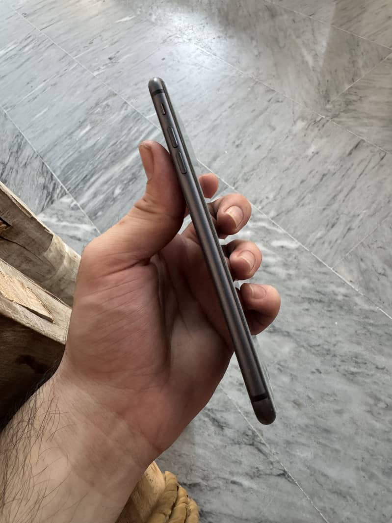 Apple iPhone 8 Plus 3