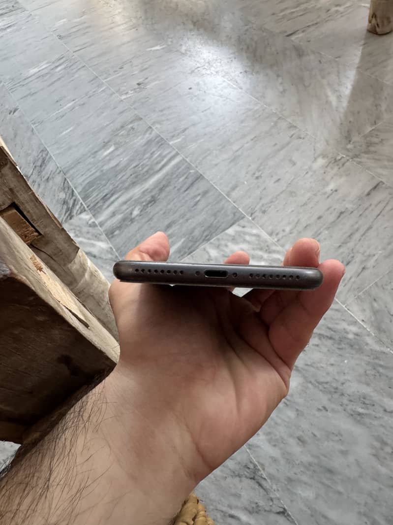 Apple iPhone 8 Plus 5