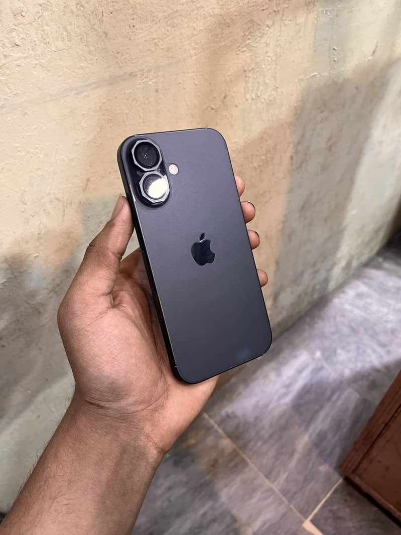 Apple iPhone 16 0