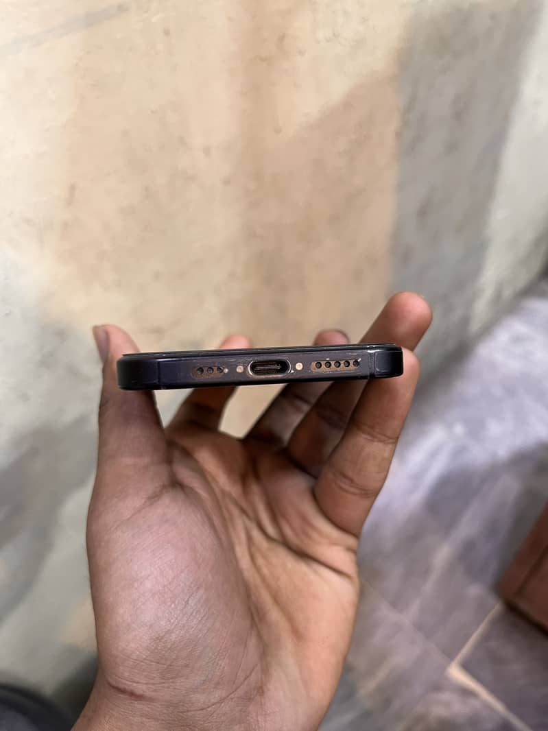 Apple iPhone 16 1