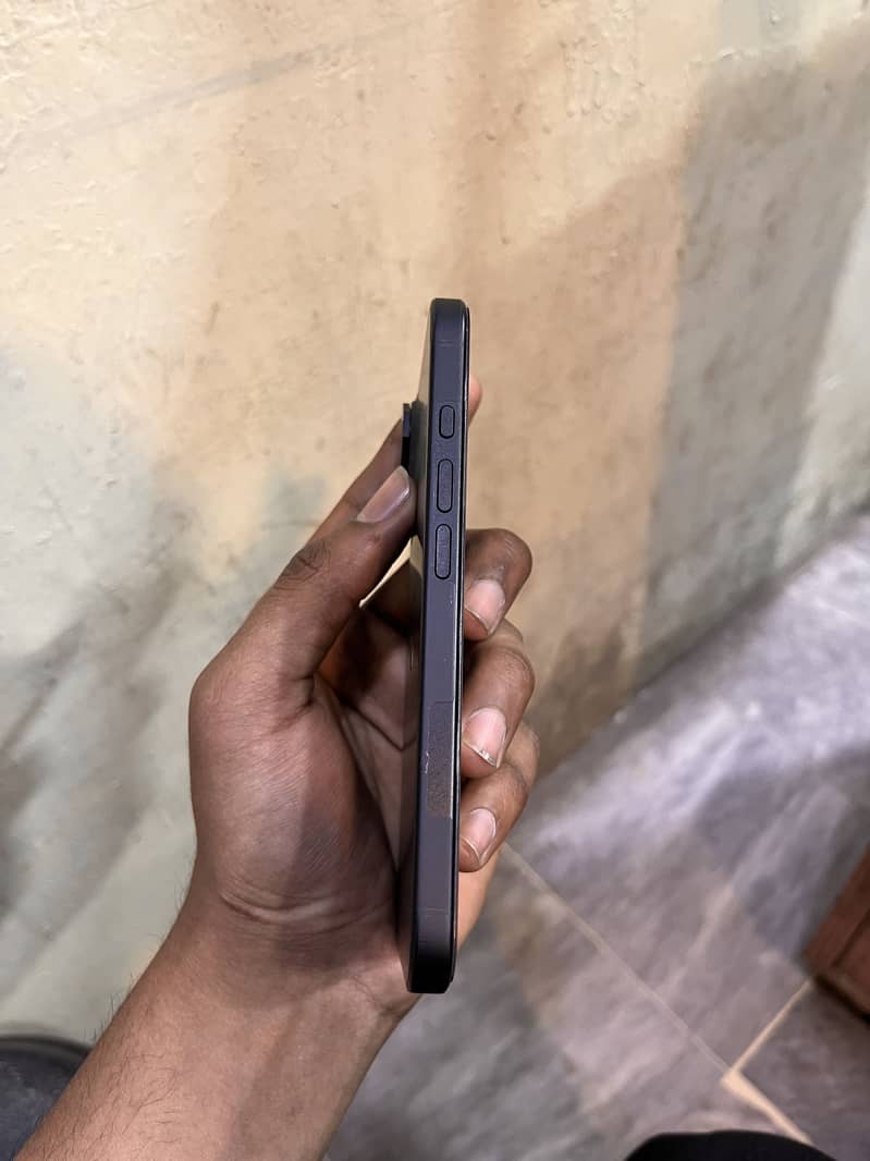 Apple iPhone 16 2