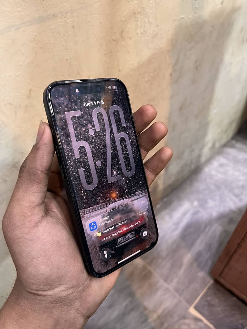 Apple iPhone 16 5