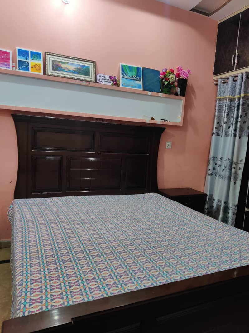 Bed,Dressing table ,side tables 0
