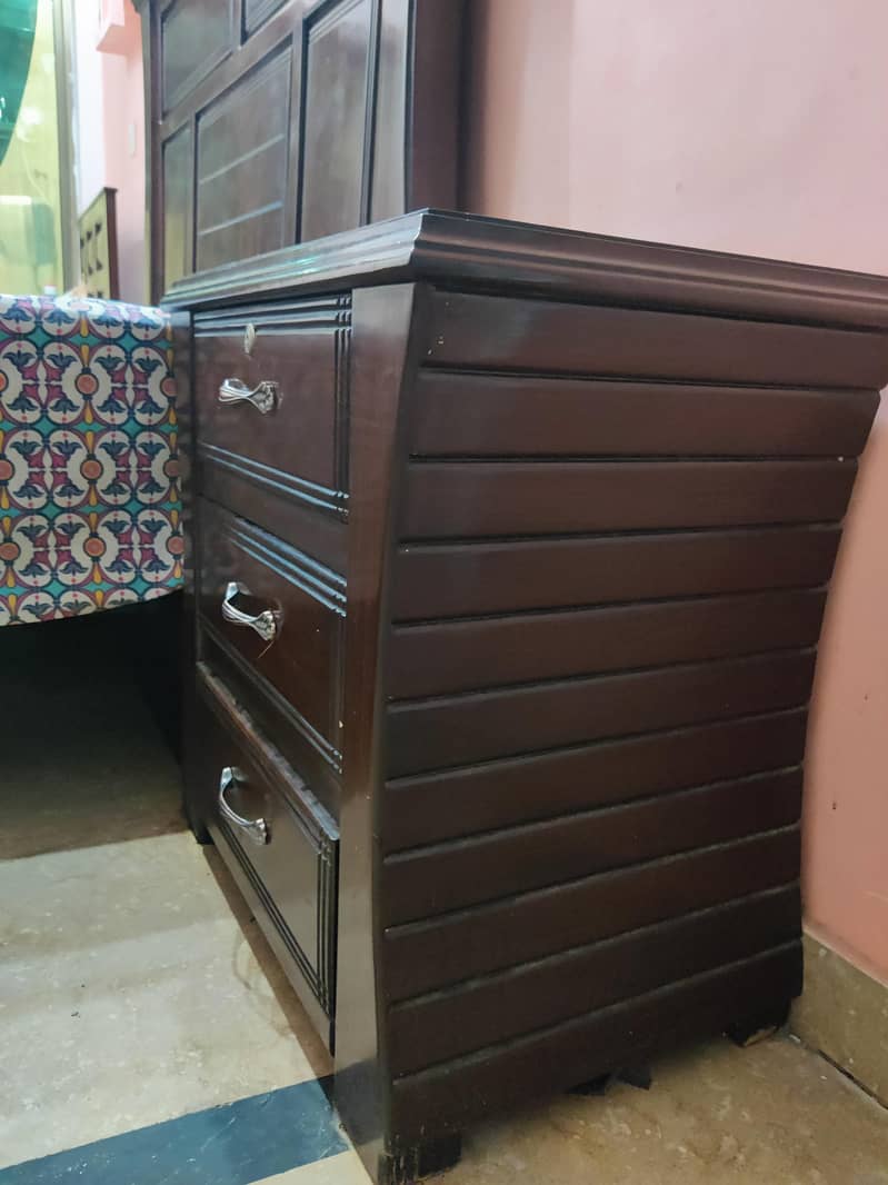 Bed,Dressing table ,side tables 4