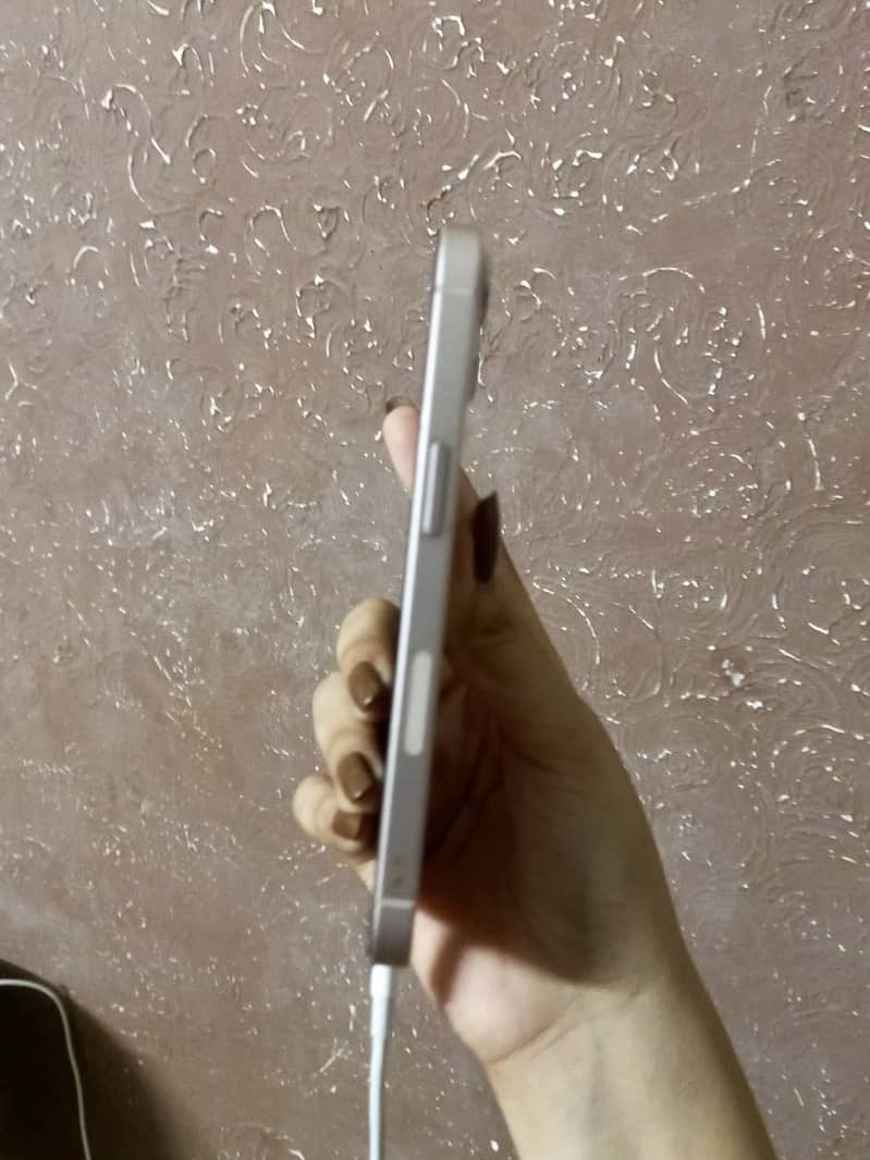 Apple iPhone 13 2