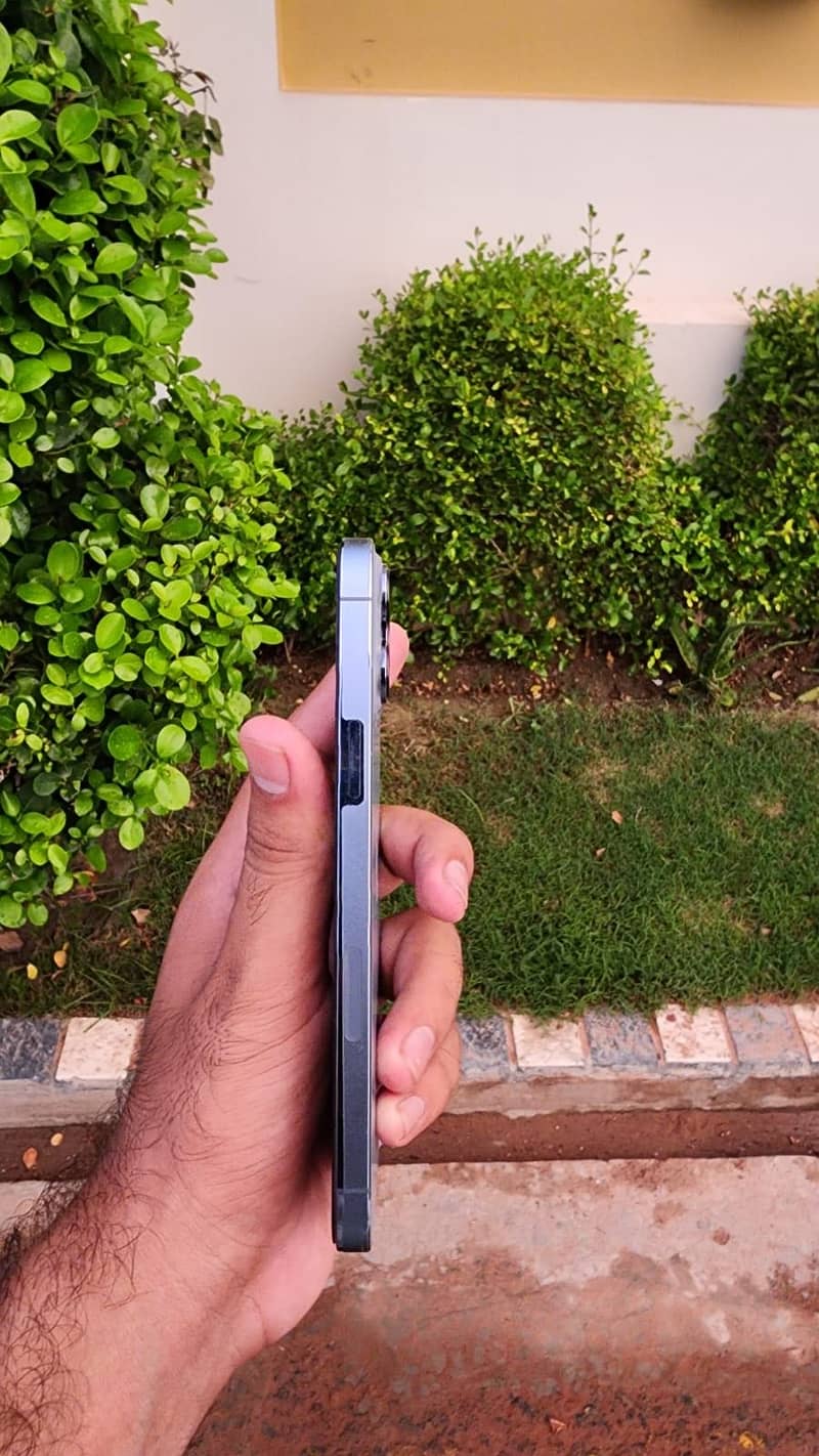 Apple iPhone 13 Pro Max 1