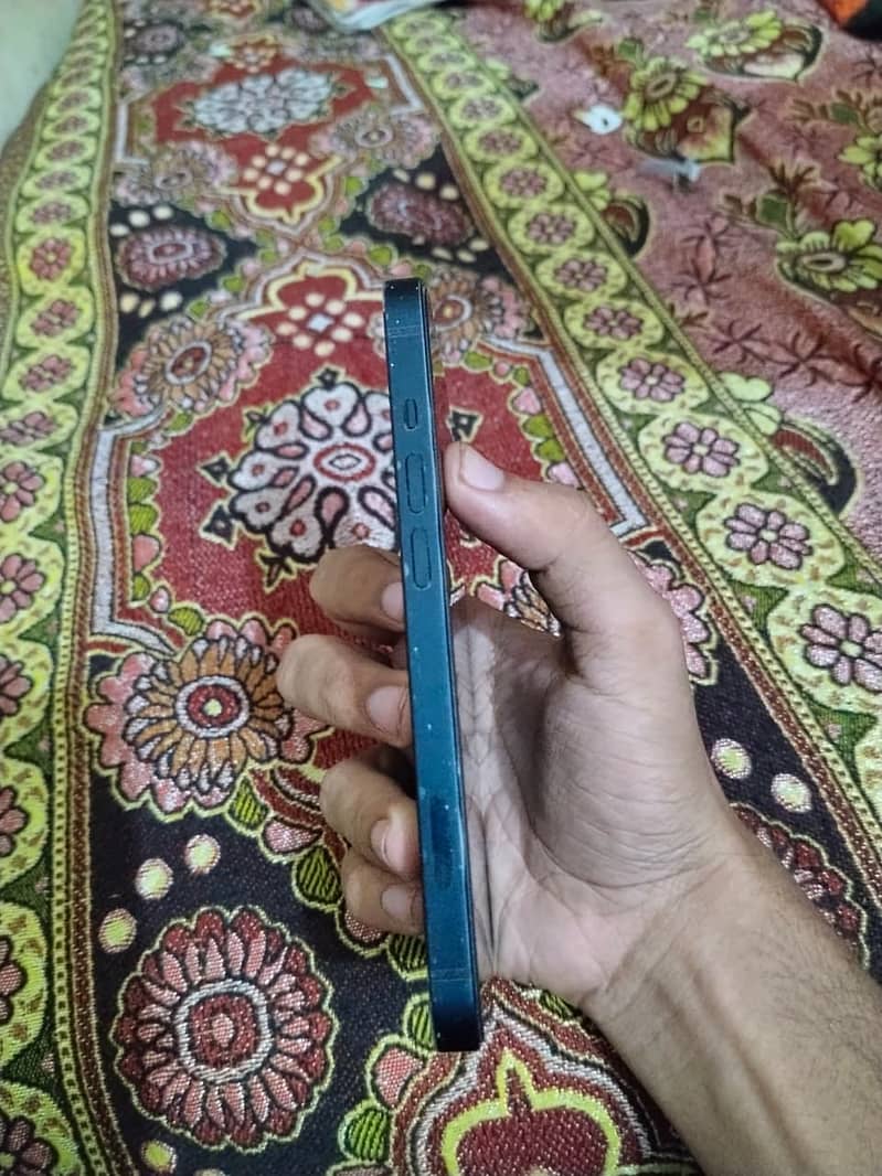 Apple iPhone 14 3