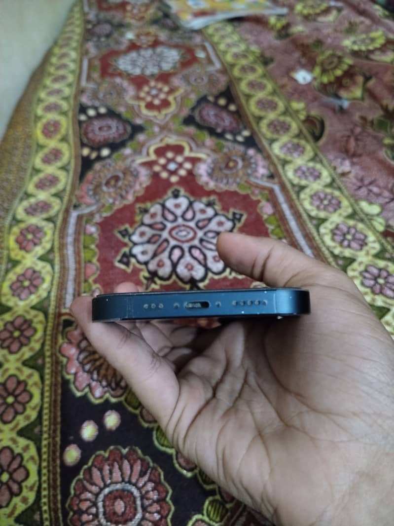 Apple iPhone 14 4