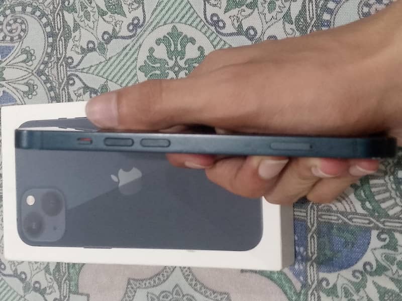 Apple iPhone 13 2
