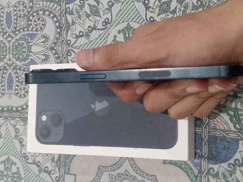 Apple iPhone 13 3