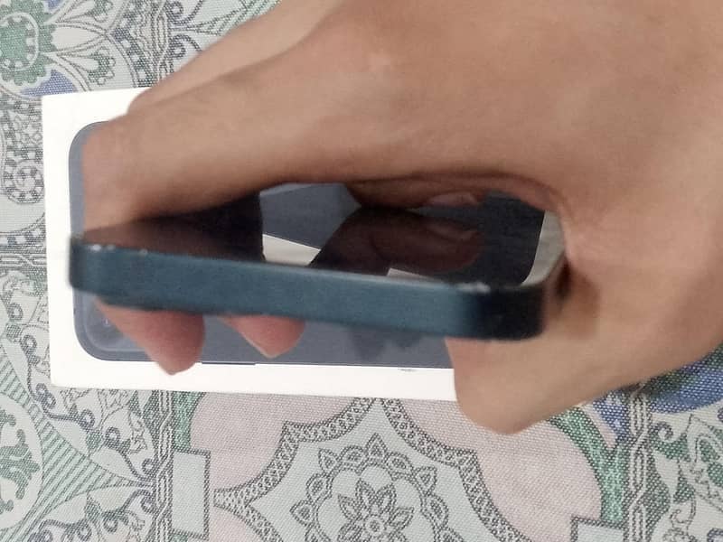 Apple iPhone 13 4