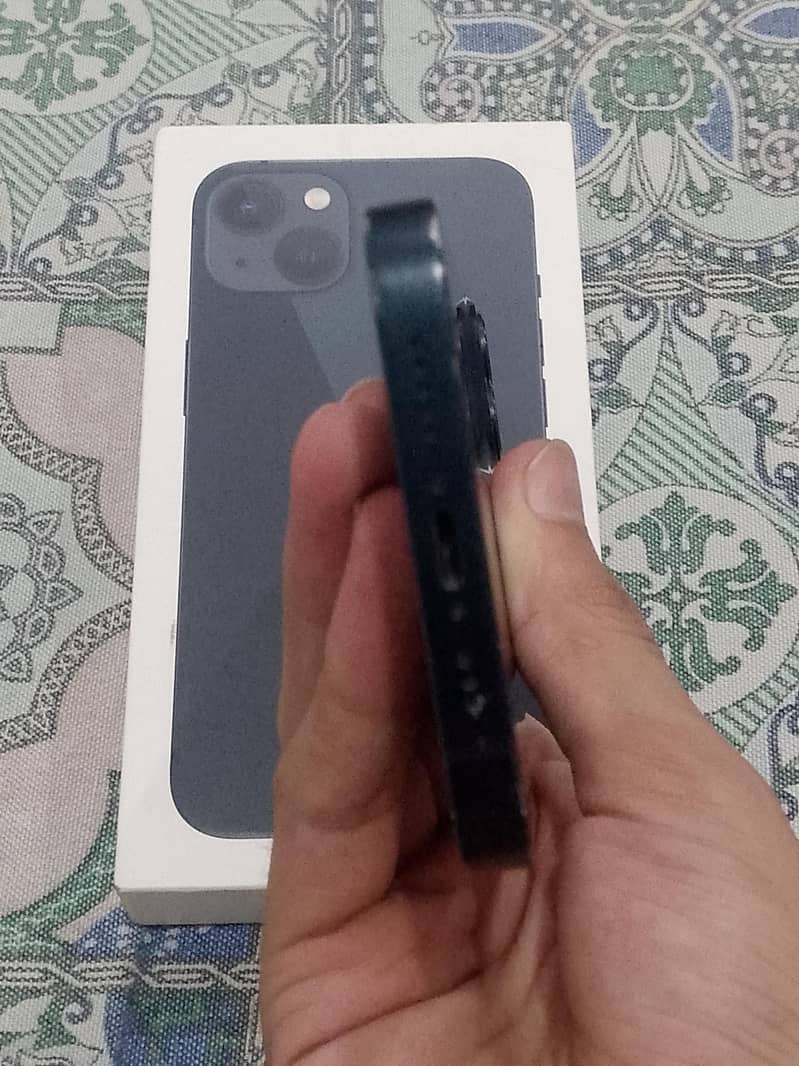 Apple iPhone 13 5