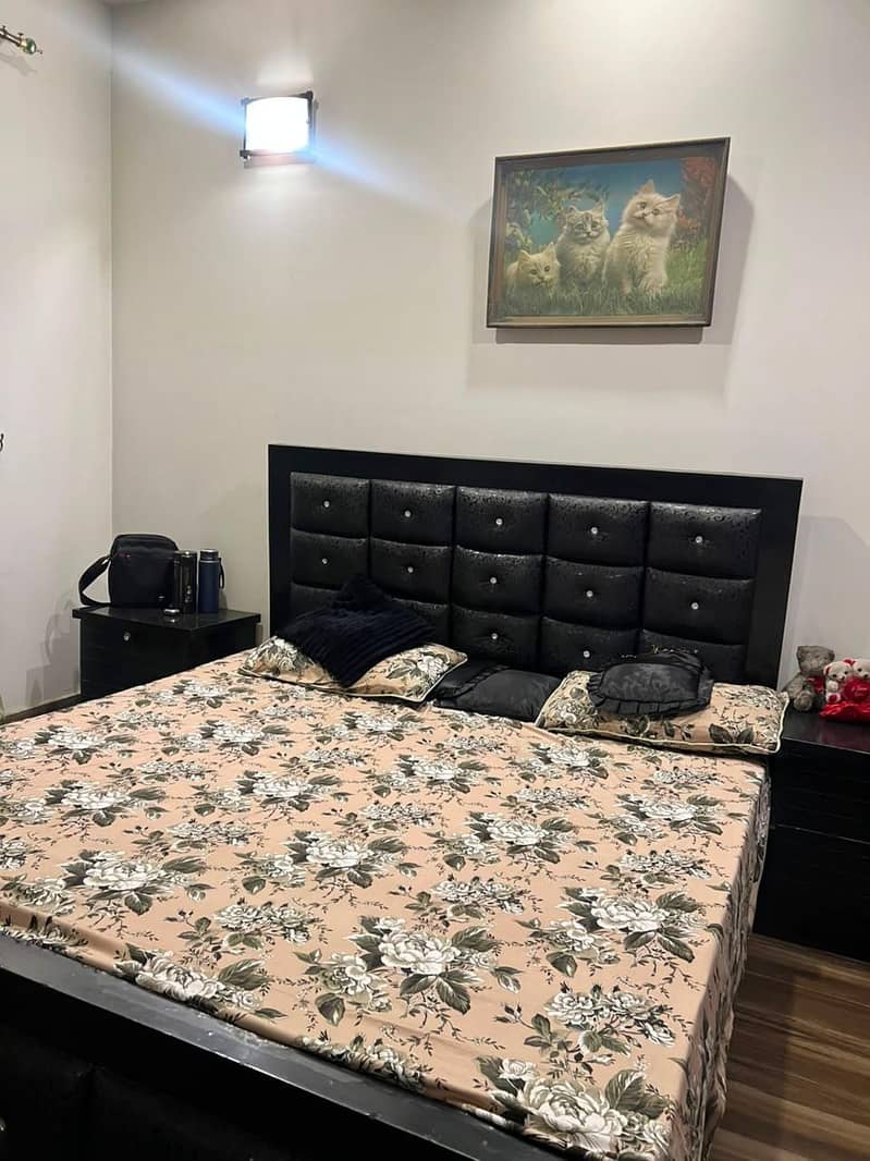 Double bed in 10/10 condition 0