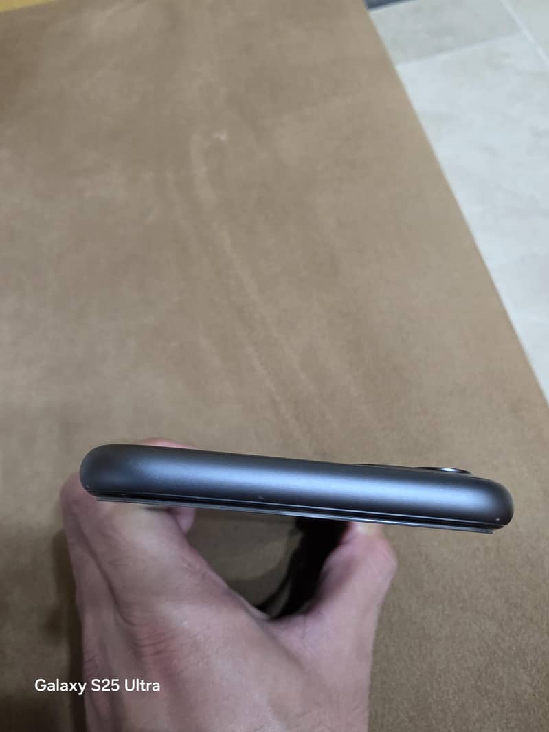 Apple iPhone 11 4