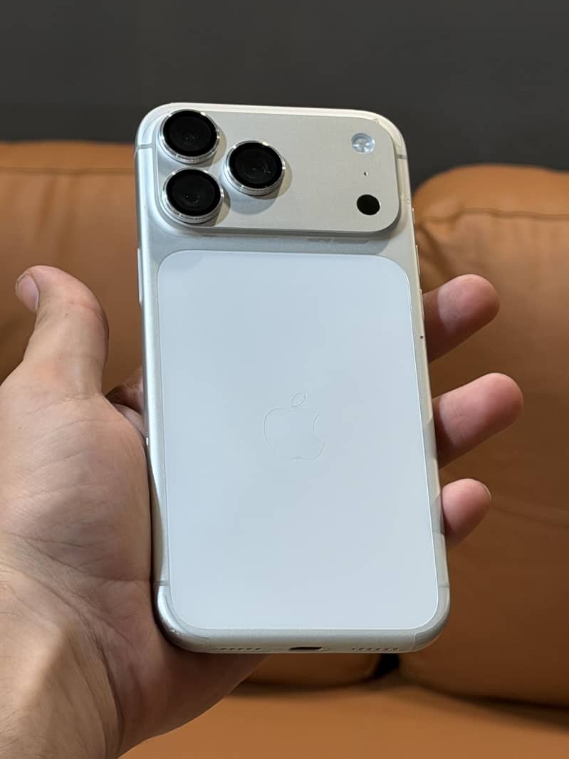 Apple iPhone 17 Pro Max 0