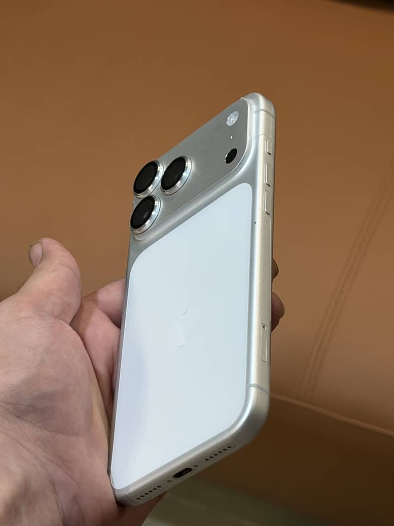 Apple iPhone 17 Pro Max 1
