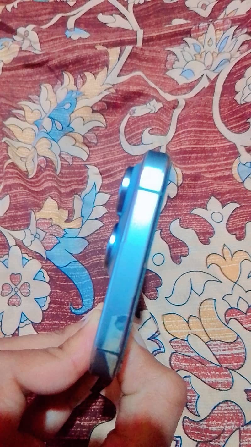 Apple iPhone 15 Pro 2