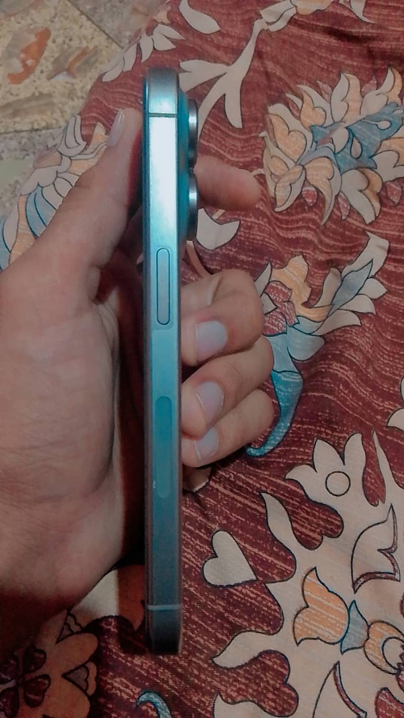 Apple iPhone 15 Pro 3
