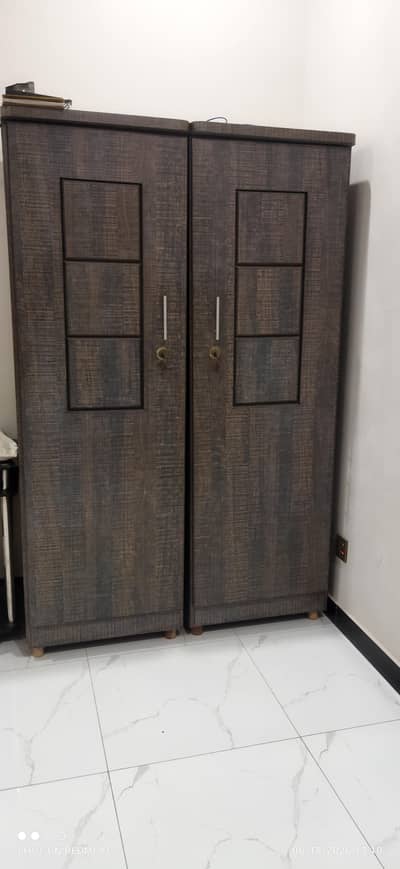 2 door cupboard 10/10 condition
