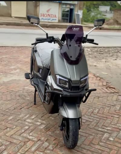 Eveon titan lithium battery sirf 1200km