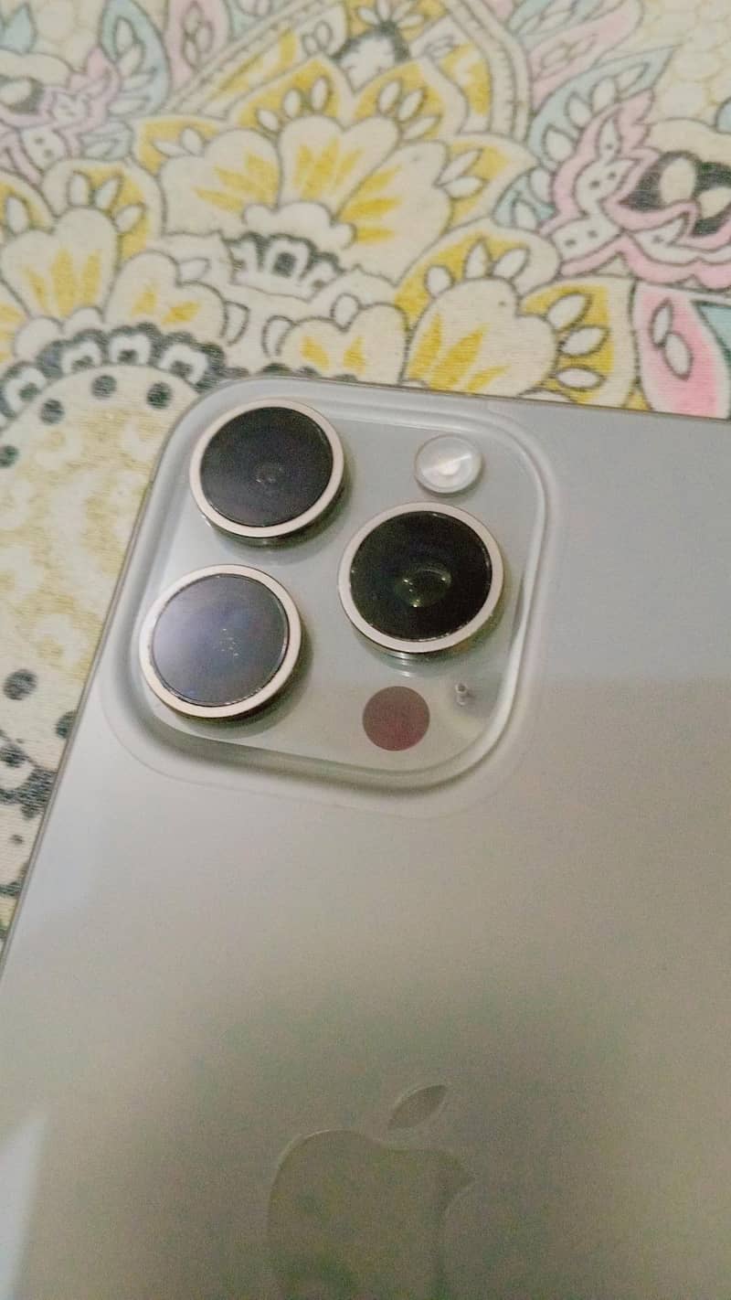 Apple iPhone 15 Pro Max 1