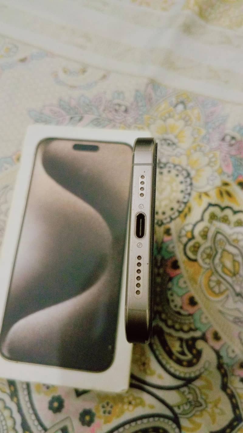 Apple iPhone 15 Pro Max 3