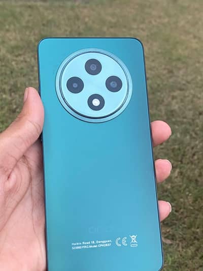 OPPO Reno12 F