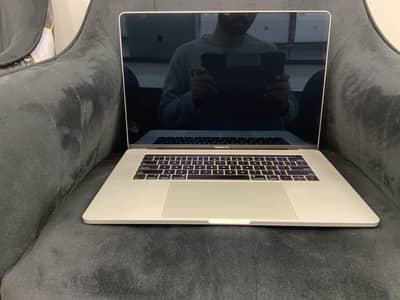 Apple MACBOOK PRO 2017 2gb dedicated card