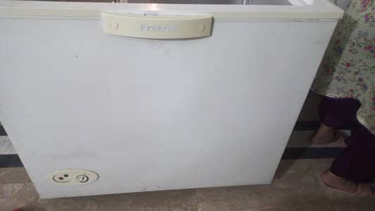 deep ffreezar single door total original gas bhi original