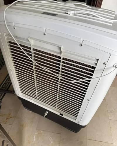 I zone good condition air cooler ful size brnd new lia tha 8month phly