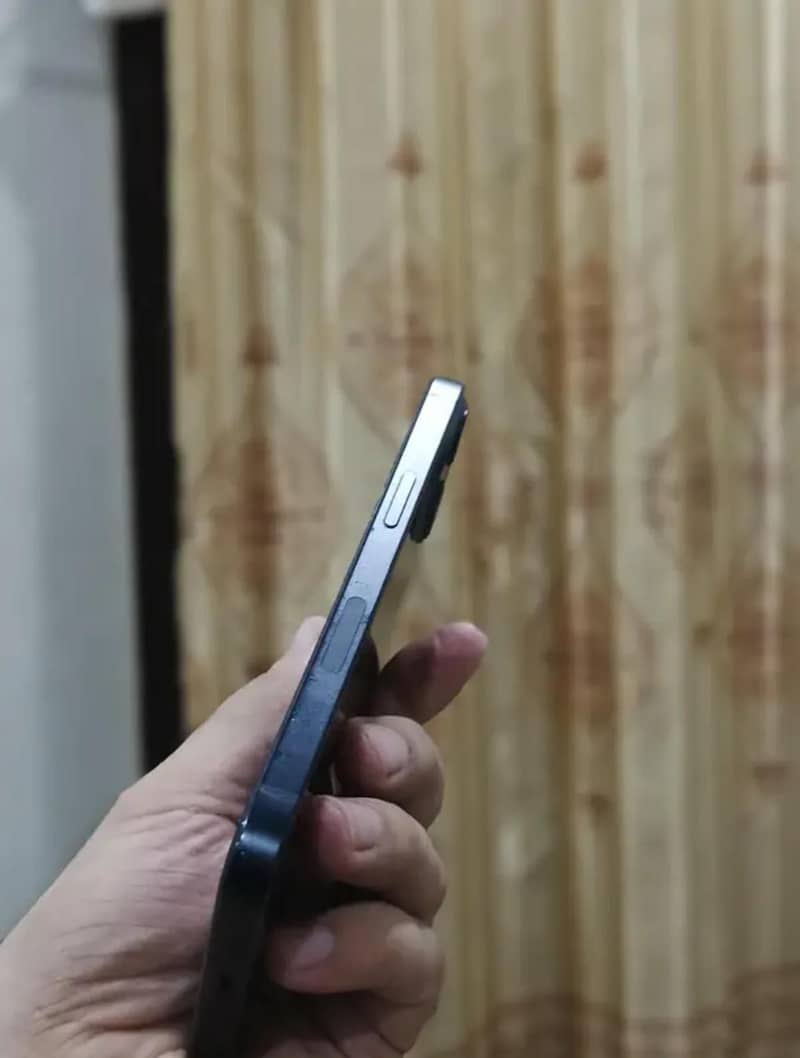 Apple iPhone 13 2