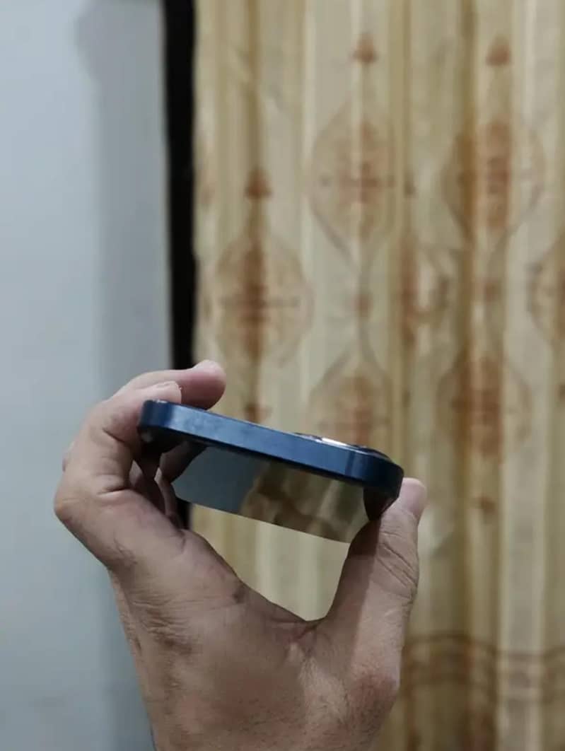 Apple iPhone 13 4