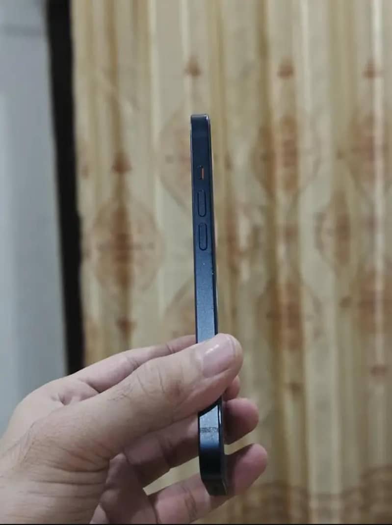 Apple iPhone 13 5