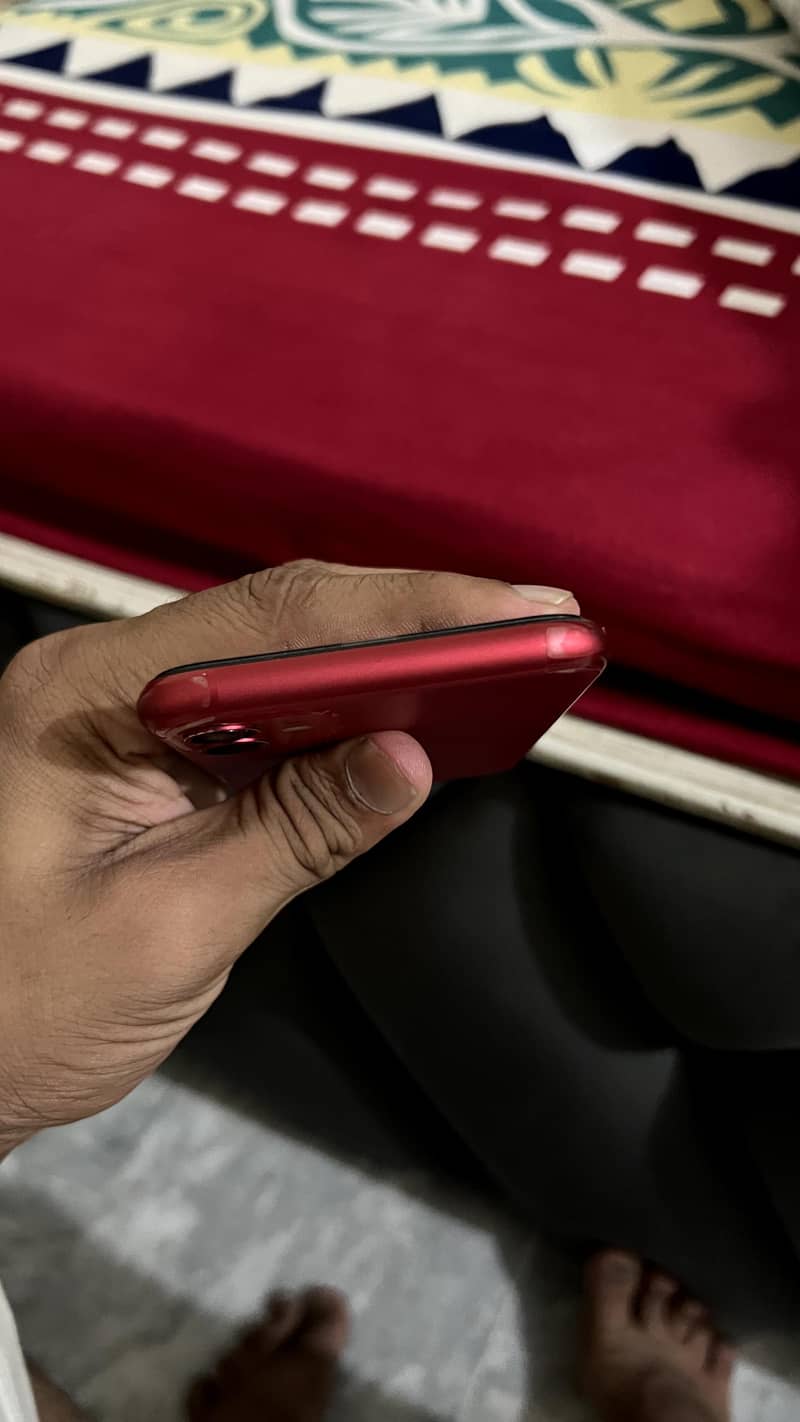 Apple iPhone 11 4