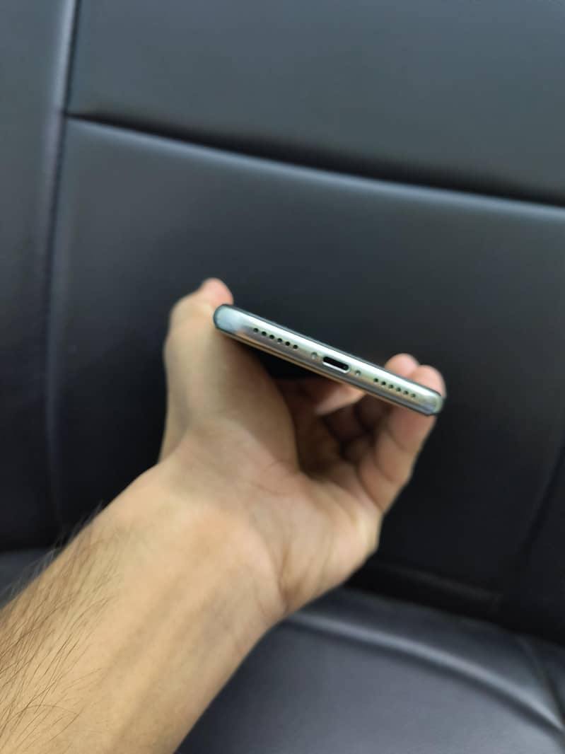 Apple iPhone X 3