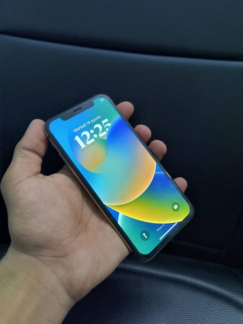 Apple iPhone X 4