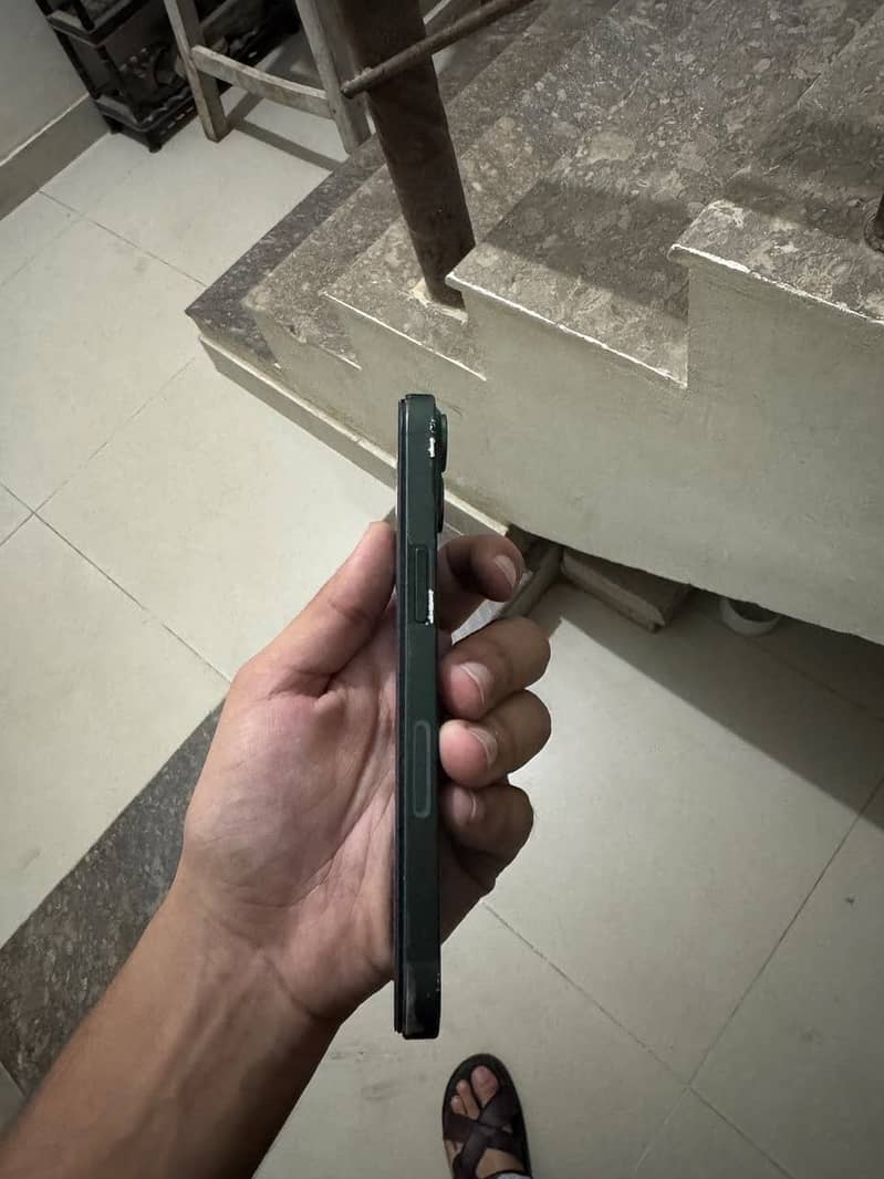 Apple iPhone 13 1