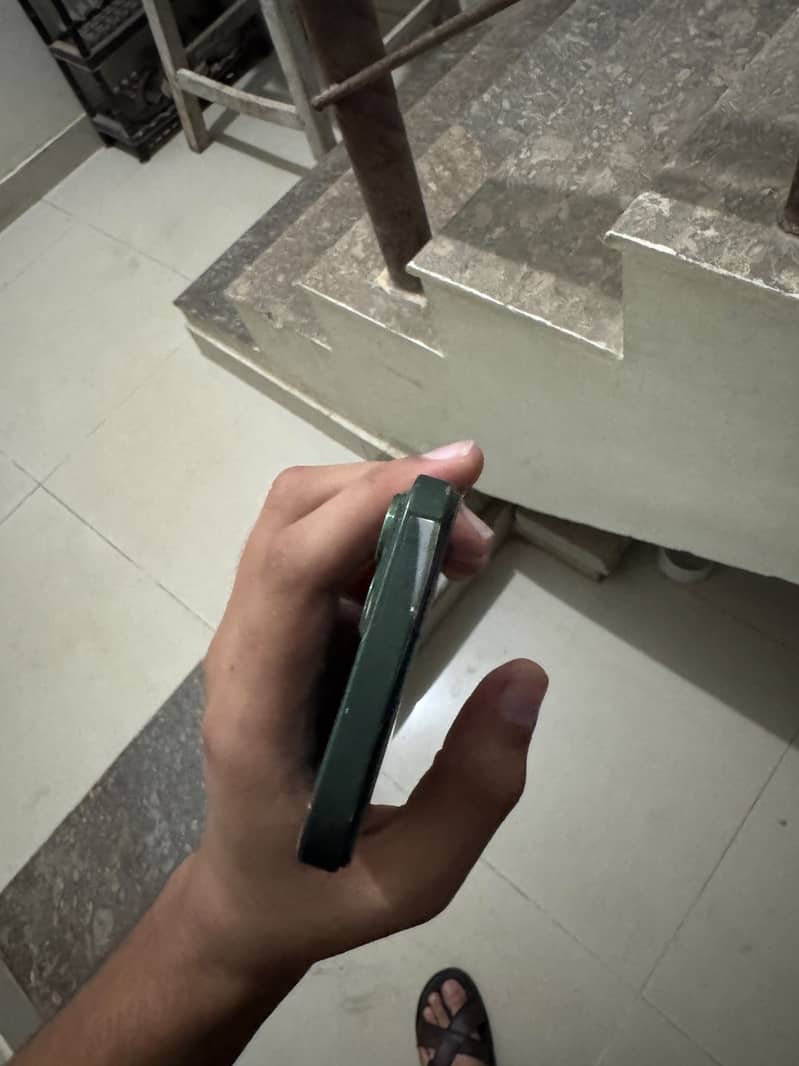 Apple iPhone 13 2