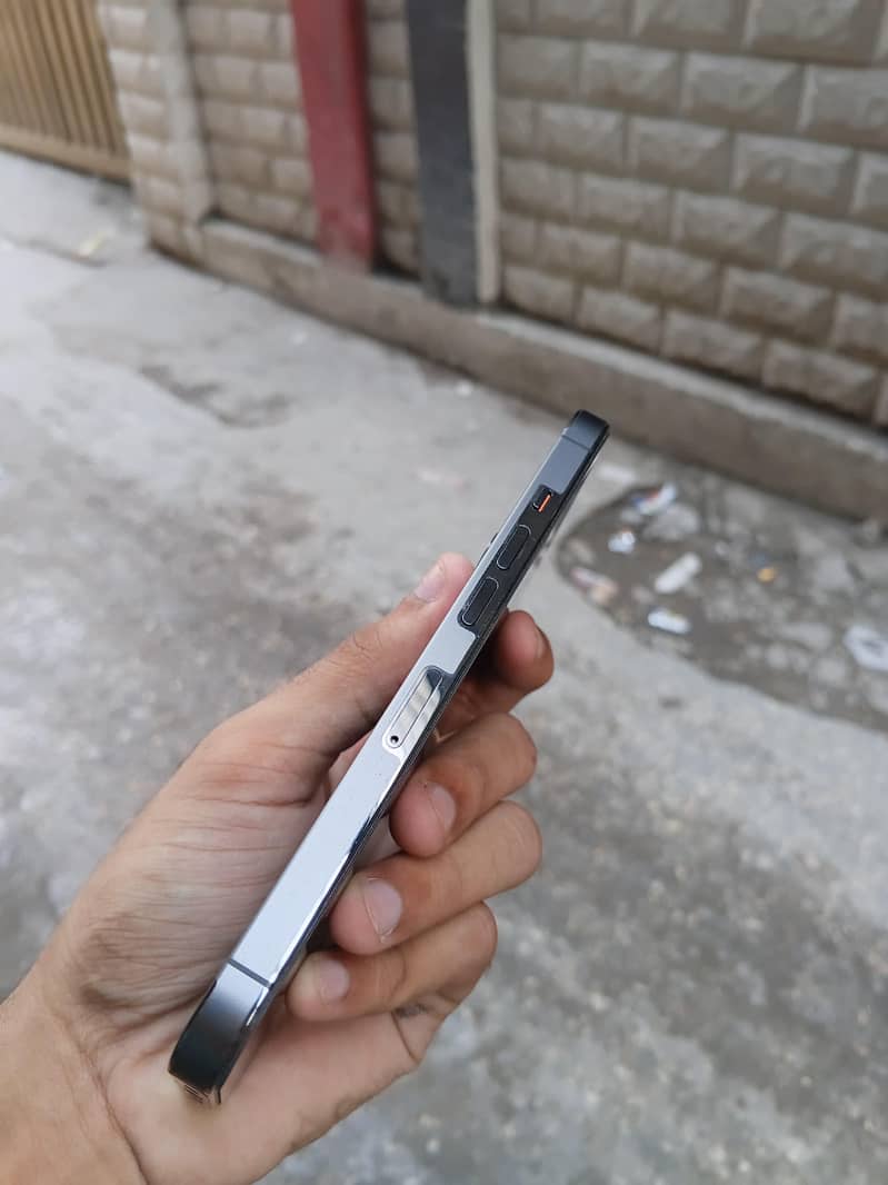 Apple iPhone 13 Pro 1