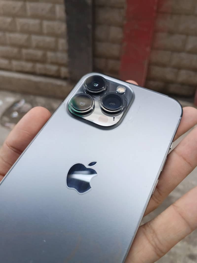 Apple iPhone 13 Pro 2