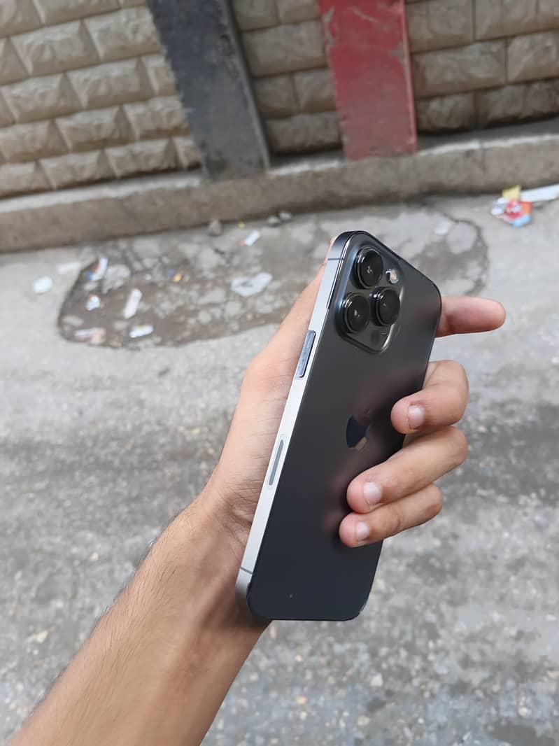 Apple iPhone 13 Pro 3