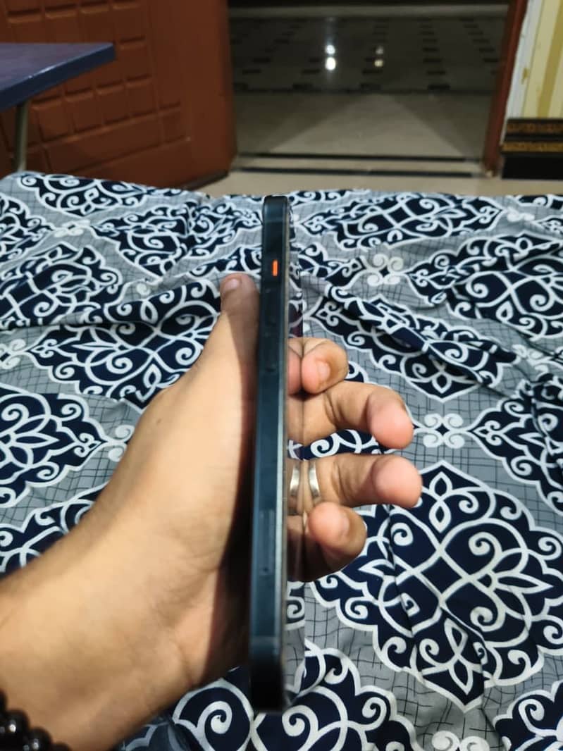 Apple iPhone 15 4