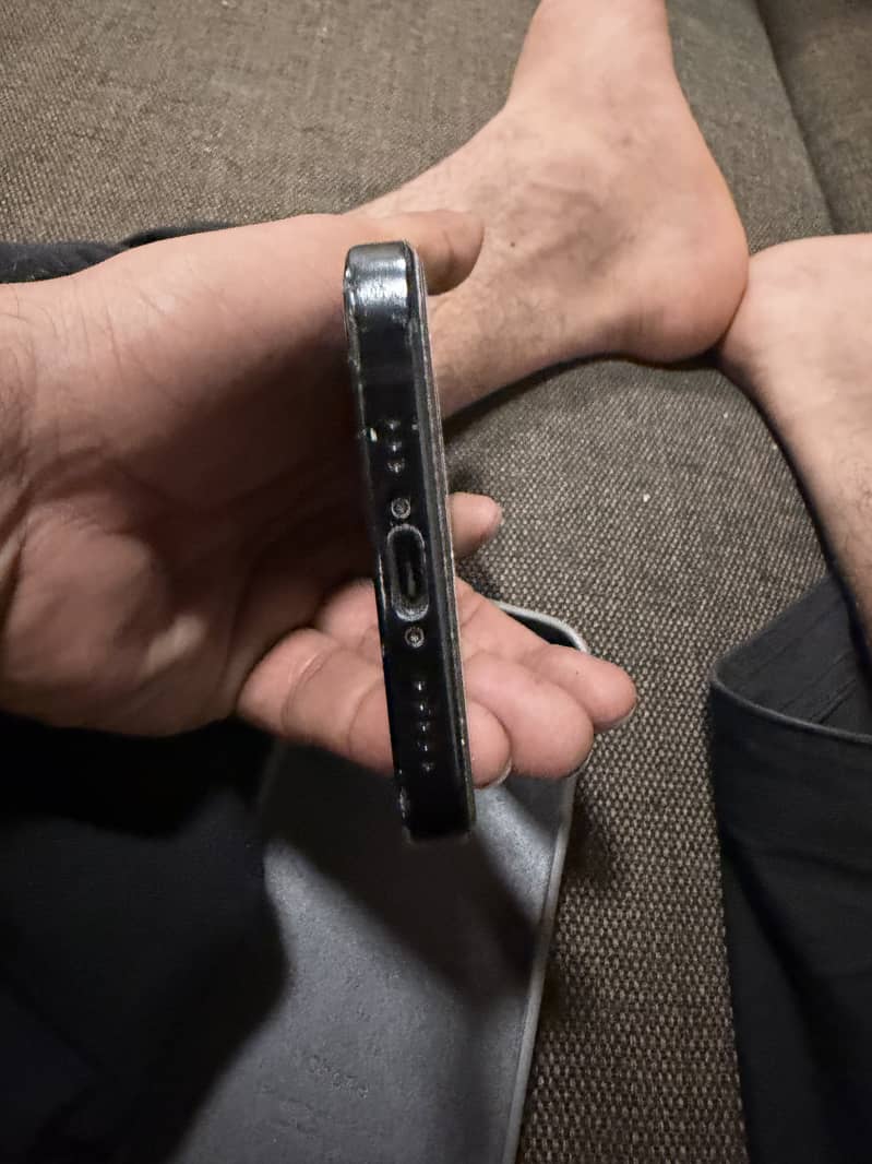 Apple iPhone 15 4