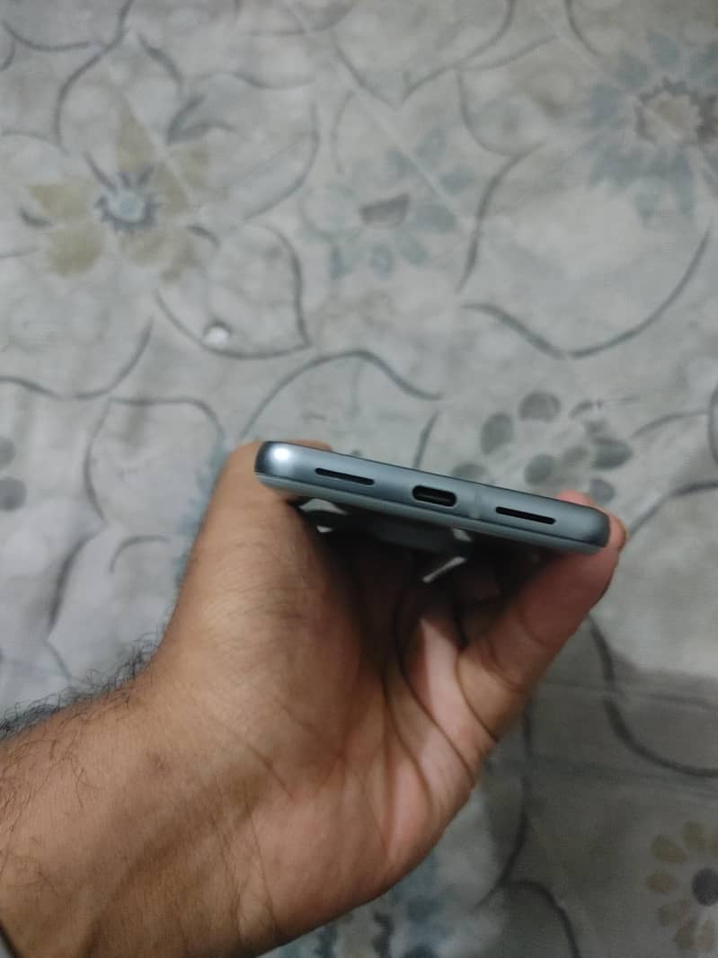 Google Pixel 8 2