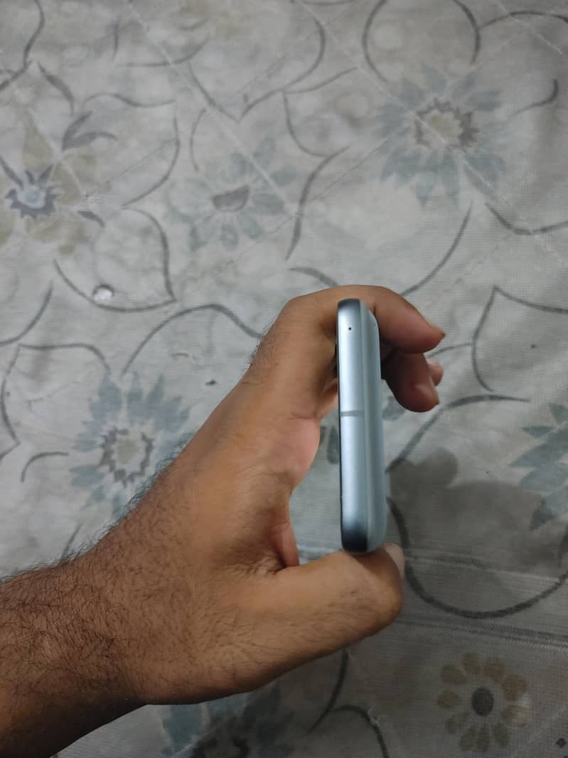 Google Pixel 8 4