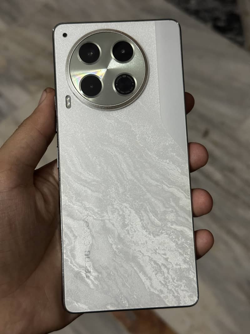 Tecno CAMON 30 0