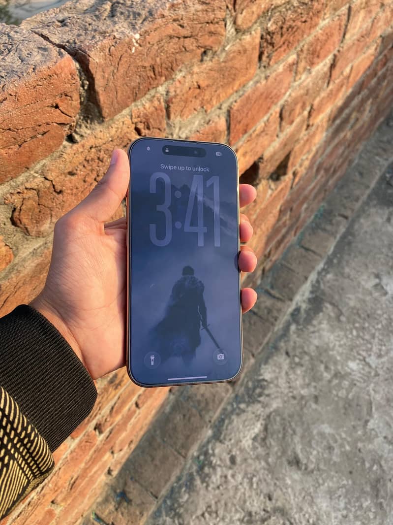 Apple iPhone 16 Pro 2
